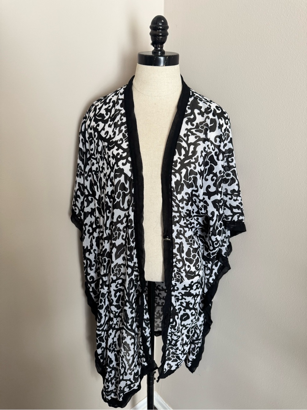 Black & White Patterned Open-Front Women's Swim Cover-Up Kimono